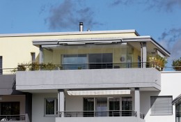 Balkonverglasung auf Terrasse